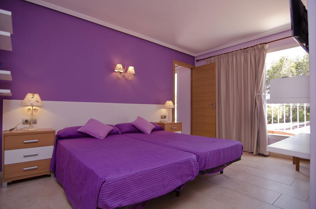 Hostal Cala Boix Es Cana Eksteriør bilde