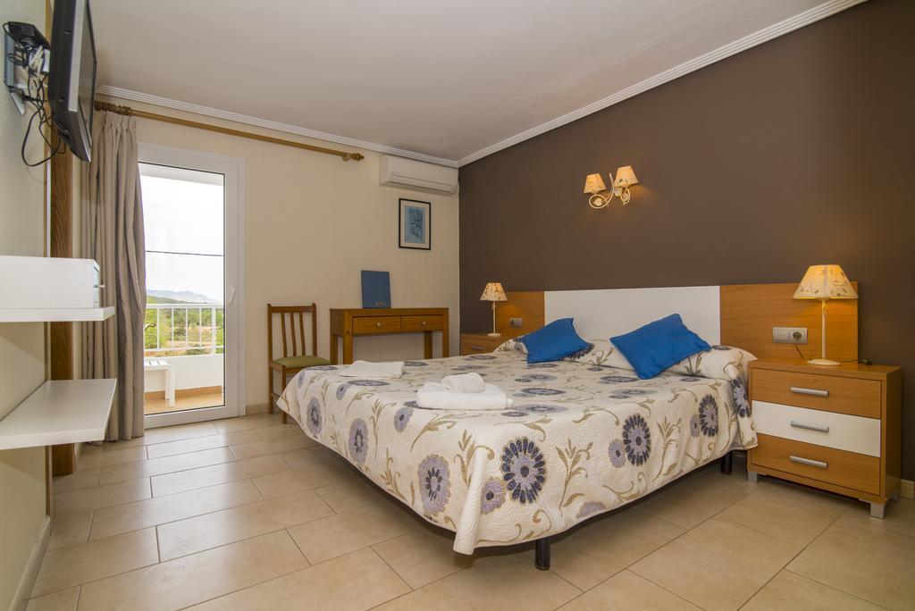 Hostal Cala Boix Es Cana Eksteriør bilde