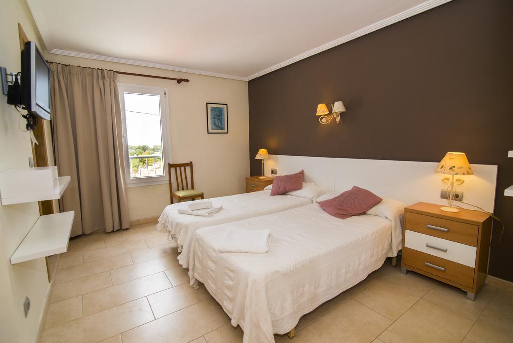 Hostal Cala Boix Es Cana Eksteriør bilde
