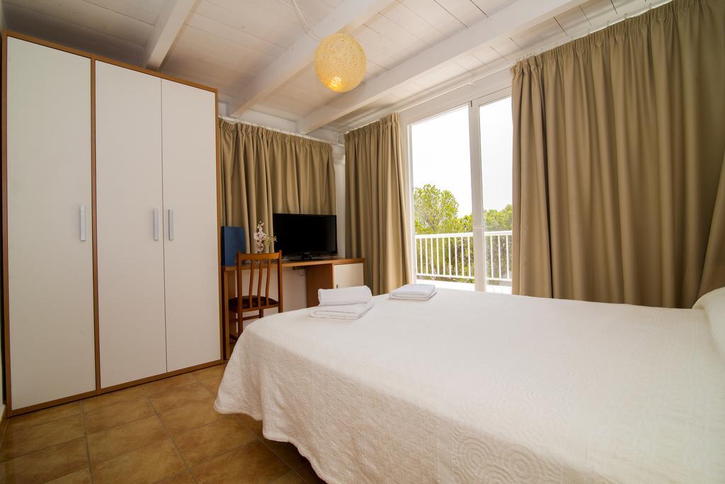 Hostal Cala Boix Es Cana Eksteriør bilde