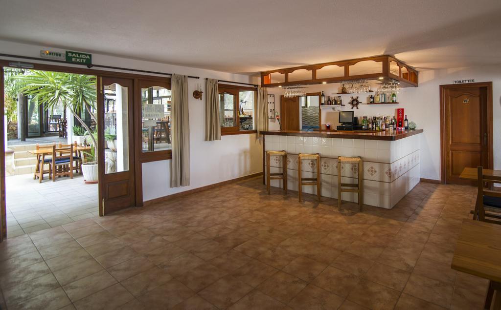 Hostal Cala Boix Es Cana Eksteriør bilde