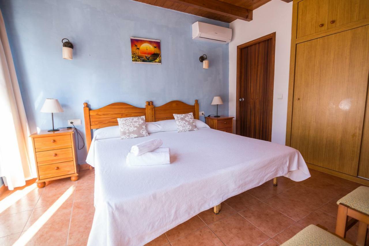 Hostal Cala Boix Es Cana Eksteriør bilde