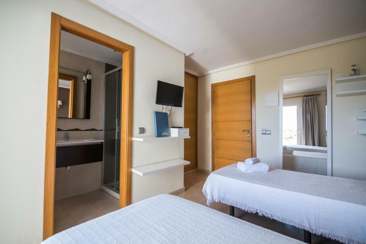 Hostal Cala Boix Es Cana Eksteriør bilde