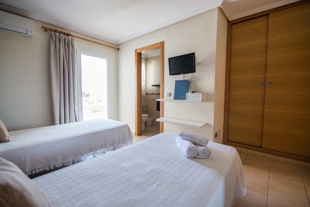 Hostal Cala Boix Es Cana Eksteriør bilde
